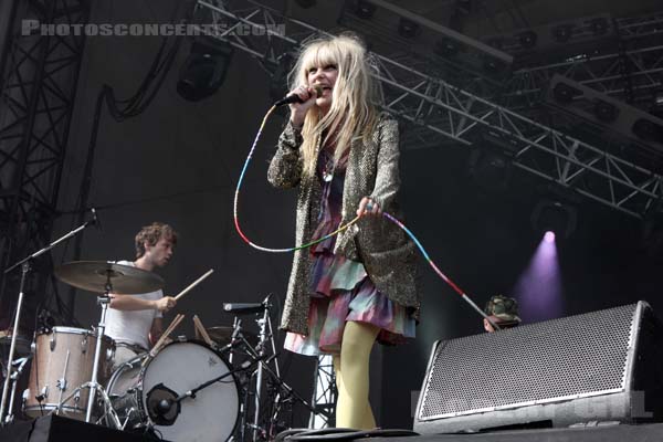 THE ASTEROIDS GALAXY TOUR - 2009-08-29 - SAINT CLOUD - Domaine National - Scene de la Cascade - 